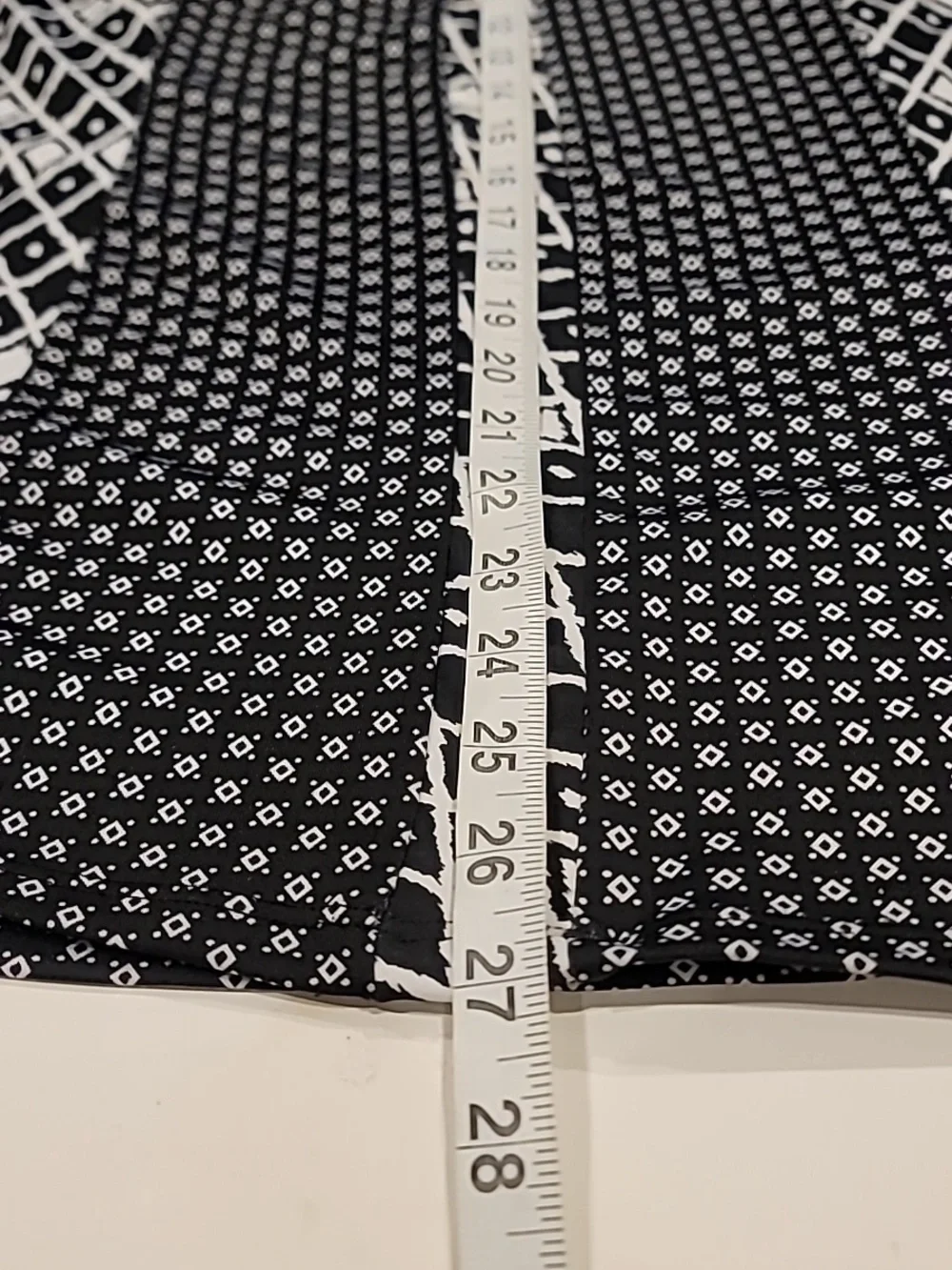 Notations Black and White V-Neck Blouse Large - Picture 8 of 10
